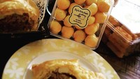 Delicious surprise menurut Ibu Fery nih. Ada nastar dan pie isi daging yang kelihatan nikmat! Foto: Instagram @fery.farhati