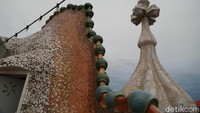 Bangunan lain karya Gaudi adalah Casa Batllo. Bangunan itu berada di Passeig de Gracia, di antara butik-butik fashion merk terkemuka (Femi Diah/detikTravel)
