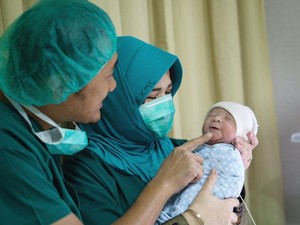 Anak Berdarah, Zaskia Mecca Berhentikan Babysitter