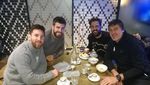 Keren! Begini Nih Gaya Makan Pesepak Bola Lionel Messi