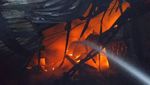 12 Jam Petugas Berjibaku Padamkan Kebakaran Pabrik di Tangerang