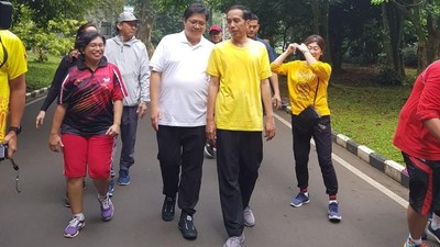 Kaus Kuning dan Chopper Emas di Obrolan Cawapres Jokowi-Airlangga
