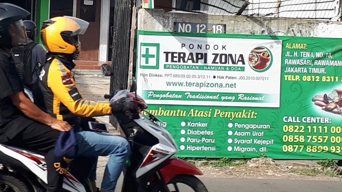 Kemenkes melakukan sidak ke tempat praktik penyehat tradisional di kawasan Rawamangun. Foto: Dok. Kemenkes Kemenkes melakukan sidak ke tempat praktik penyehat tradisional di kawasan Rawamangun. Foto: Dok. Kemenkes