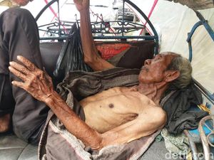Kisah Pilu Kakek Jutawan Tinggal Sebatang Kara di Atas Becak