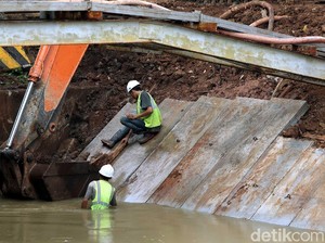 Anies Ingin Ada Penghijauan di Program Naturalisasi Sungai DKI