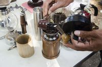 Cara menyeduh dan meracik kopi yang benar.