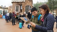 Taman itu cukup luas, butuh waktu dan tenaga untuk menjelajahinya. Apalagi, lokasinya di luar kota. Turis bisa naik taksi dan bus wisata Hop On Hop Off (Femi Diah/detikTravel)