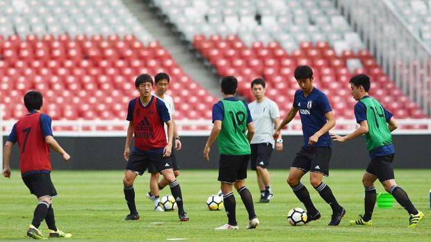 Timnas Jepang U-19 menjajal lapangan SUGBK sebelum melawan Timnas Indonesia U-19. (