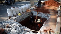 Pembuatan boks kabel ini untuk memperbaiki utilitas PLN agar rapih dan teratur jelang perhelatan Asian Games 2018.