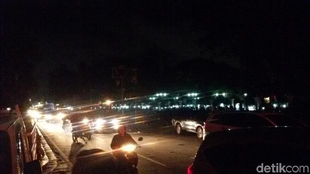 Suasana arus lalu lintas di Jalan Malioboro saat Earth Hour. 
