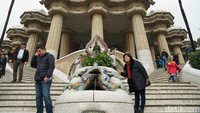 Sejatinya, Park Guell merupakan proyek perumahan pribadi Eusebi Guell. Dia risau dengan polusi di tengah Kota Barcelona. Guell memercayakan proyek itu kepada Gaudi (Femi Diah/detikTravel)