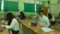 Suasana ujian Bryan di SD 06 Kenari. Foto: Bryan Domani dan Elina Joerg / Desi Puspasari