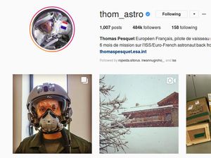 Instagram Ini Penuh Cerita dari Luar Angkasa