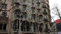 Inilah bangunan artistik karya Antonio Gaudi, Casa Batillo salah satunya. Menurut TripAdvisor, Barcelona adalah destinasi terbaik keenam di dunia tahun 2018 (Femi Diah/detikTravel)