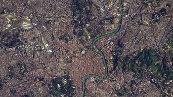 Kota Roma, Italia. Foto: Instagram @thom_astro