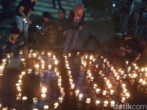 Earth Hour di Surabaya: Formasi Angka hingga Kampanye Flora Fauna