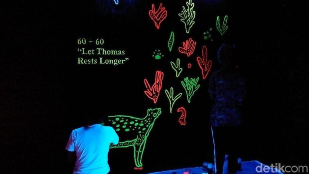 Melukis dalam rangka Earth Hour. 