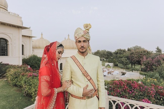 Saree berwarna merah membuat penampilan Raisa semakin cantik dan segar. Foto: Instagram/@sweet.escape