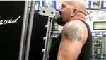Saat Pegulat WWE Big Show Pamer Perut Sixpack