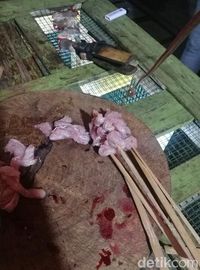 Ular Kobra Juga Enak Dinikmati sebagai Sate dan Abon
