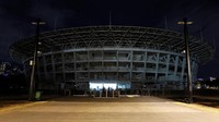 Tampak dekat saat lampu di Stadion GBK dimatikan untuk memperingati Earth Hour. (Foto: REUTERS/Willy Kurniawan)