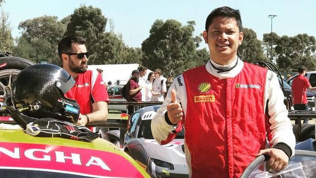 2 Pebalap Indonesia Kibarkan Merah Putih di Sirkuit F1