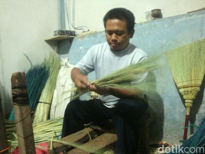 Hamada, Sapu Purbalingga Terbang hingga ke Jepang