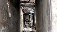 Saat ini api yang membakar rumah tersebut telah padam.