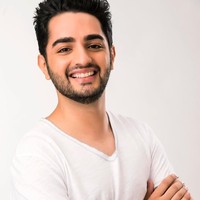 Memiliki janggut dan kumis, membuat penampilan Parzaan semakin maskulin. Foto: Instagram