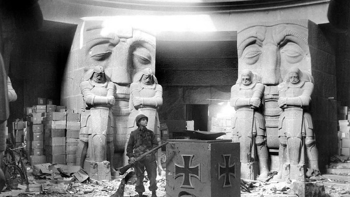 Nazi ternyata akrab dengan mitos-mitos dan bahkan gencar mencari peradaban Atlantis yang hilang. Foto: Rarehistoricalphotos Nazi ternyata akrab dengan mitos-mitos dan bahkan gencar mencari peradaban Atlantis yang hilang. Foto: Rarehistoricalphotos