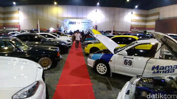 Ratusan Mobil Ramaikan Kontes Modifikasi di Surabaya 
