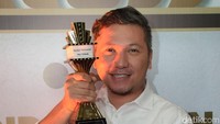 Selama belasan film, baru kali ini akting Gading dianggap mengejutkan.