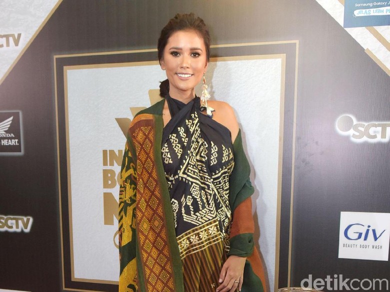 Belum Mau Bayi Tabung, Titi Rajo Bintang & Suami Pilih Cara Alami Belum Mau Bayi Tabung, Titi Rajo Bintang & Suami Pilih Cara Alami