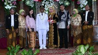 Selain Jokowi dan Iriana, hadir juga putri Jokowi, Kahiyang Ayu beserta suaminya Bobby Nasution. Keduanya datang setelah Presiden dan Ibu selesai. (Foto: Intan - Biro Pers Setpres)