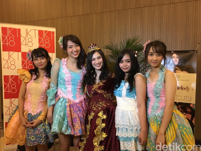 Melepas Melody Nurramdhani Laksani