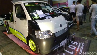 Ratusan Mobil Ramaikan Kontes Modifikasi di Surabaya