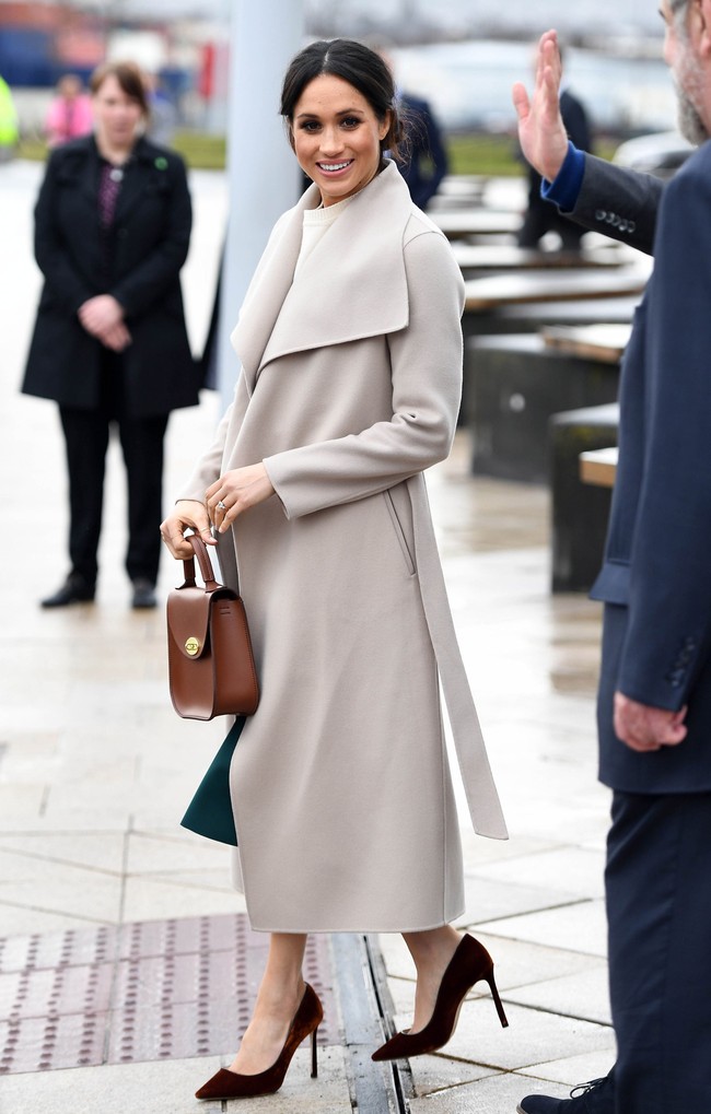Kate kadang berada di studio untuk melihat lookbook atau mencoba pakaian baru, dan ia merekomendasikan butik favoritnya ke Meghan untuk pakaian formal, kata seorang sumber ke Vanity Fair. Foto: Getty Images