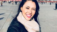 Masih di China, Fernanda Tereza menyempatkan diri mampir ke Forbidden City. Parasnya dengan wajah Amerika Latin memang terlihat cantik (fernandaterezabr/Instagram)