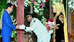 Momen Jokowi dan Keluarga Hadiri Pernikahan Ajudan Ganteng