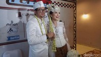 Poppy Sovia dan Gussaoki  resmi menikah jelang akhir pekan lalu. Foto: Desi Puspasari