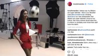 Bos AirAsia, Tony Fernandes memang gemar memposting hal-hal unik di Instagram pribadinya. Baru-baru ini, dia memposting video pramugarinya yang jago juggling bola. Dalam rangka menyambut Roberto Carlos sebagai duta global baru AirAsia (tonyfernandes/Instagram)