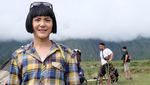 Foto: Poppy Sovia yang Gemar Wisata Alam