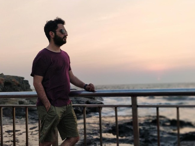 Selain dikenal sebagai aktor, pria kelahiran 1991 ini juga merupakan seorang penyanyi dan pianist. Foto: Instagram