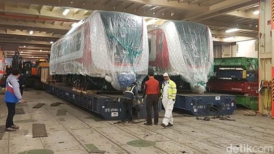 Penampakan Kereta LRT OTW dari Korsel ke Jakarta