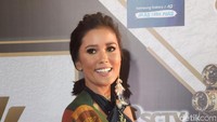 Ia tampil cantik di usianya yang sudah 37 tahun.