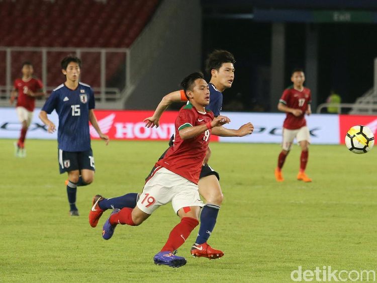Foto: Garuda Muda Dibenamkan Jepang di GBK