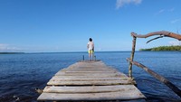 Poppy juga tak jarang wisata pantai (popsovia/Instagram)