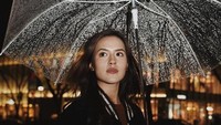 Hujan pun tak menyurutkan semangat traveling (raisa6690/Instagram)