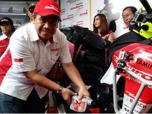 Pakai Pelumas Enduro, Stephen Keliling 30.000 Km di 30 Negara