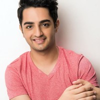 Setelah hampir 20 tahun berlalu, ini penampilan terbaru Parzaan Dastur. Foto: Instagram